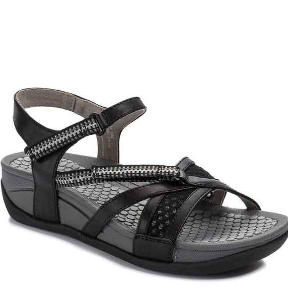 bare traps debera wedge sandal